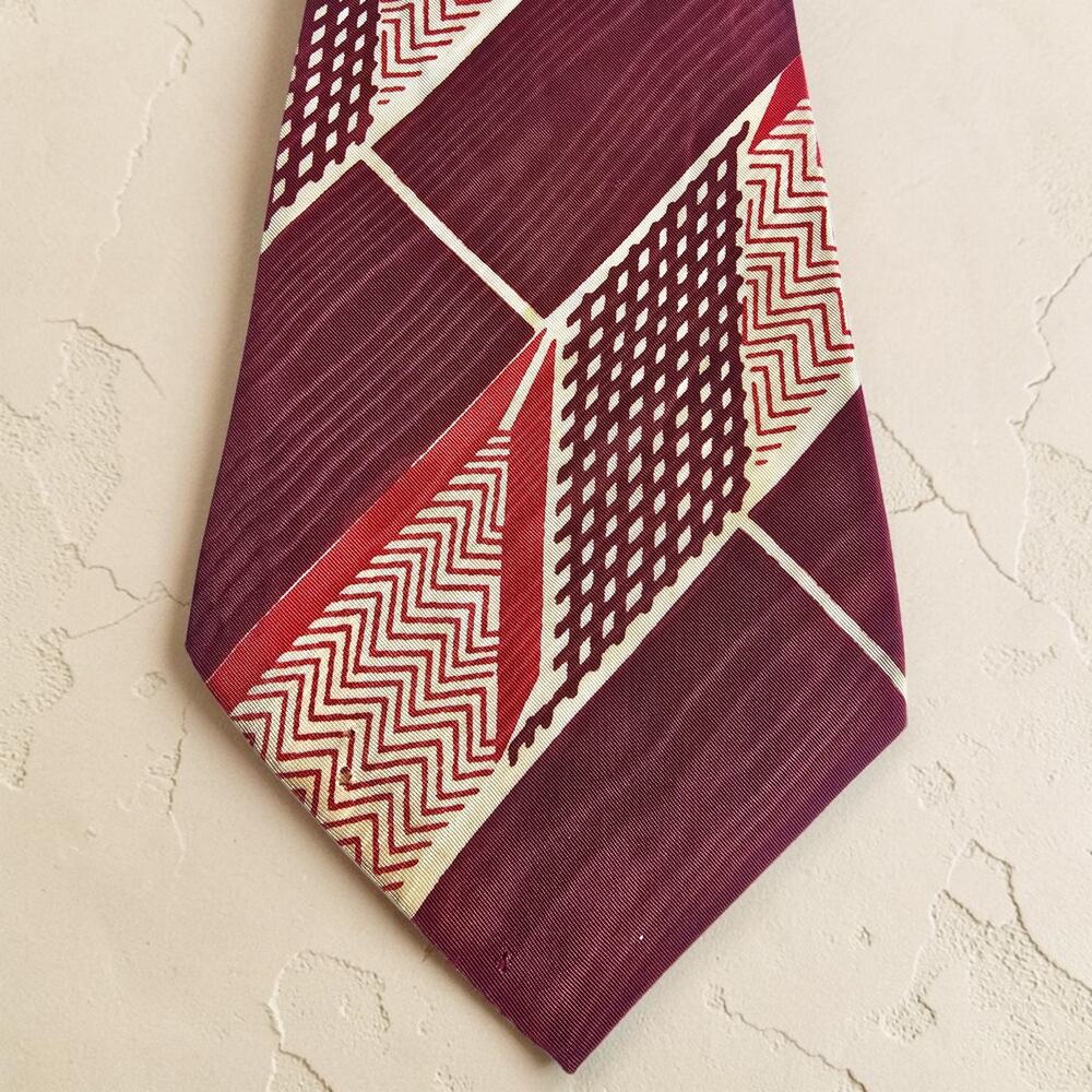 VTG 1940s 1950s Atomic Wide Necktie Arrow Red Cream Geometric Rayon Crepe 4.25"